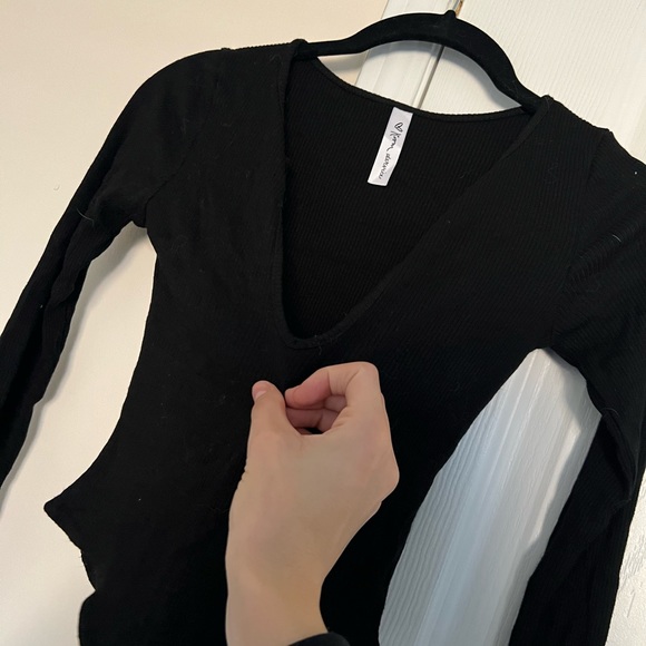 Low V-neck Bodysuit - Picture 2 of 4